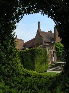 OLYMPUS DIGITAL CAMERA old tudor palace hatfield, hatfield house, henry moore exhibition