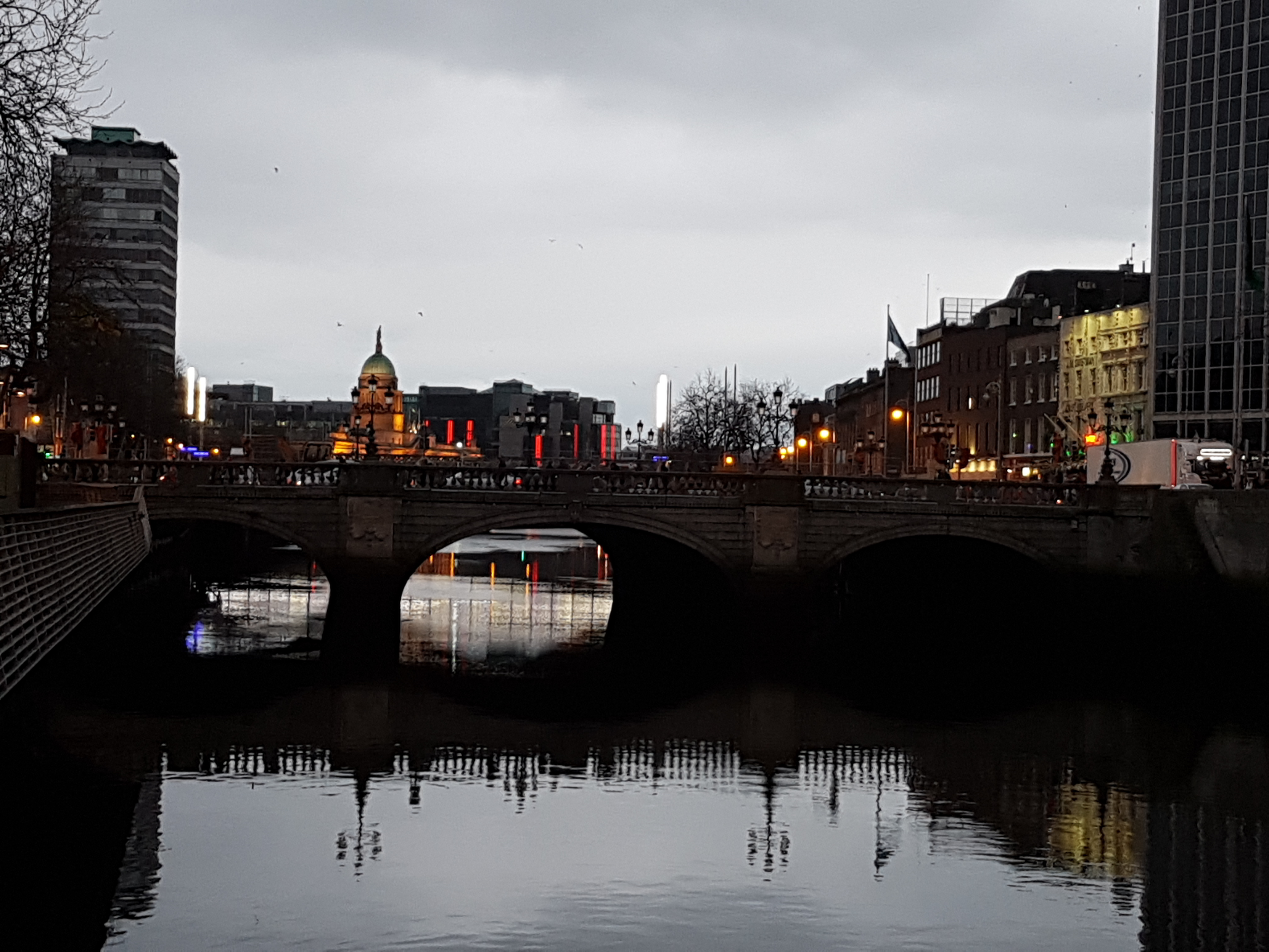 beautiful Dublin at night