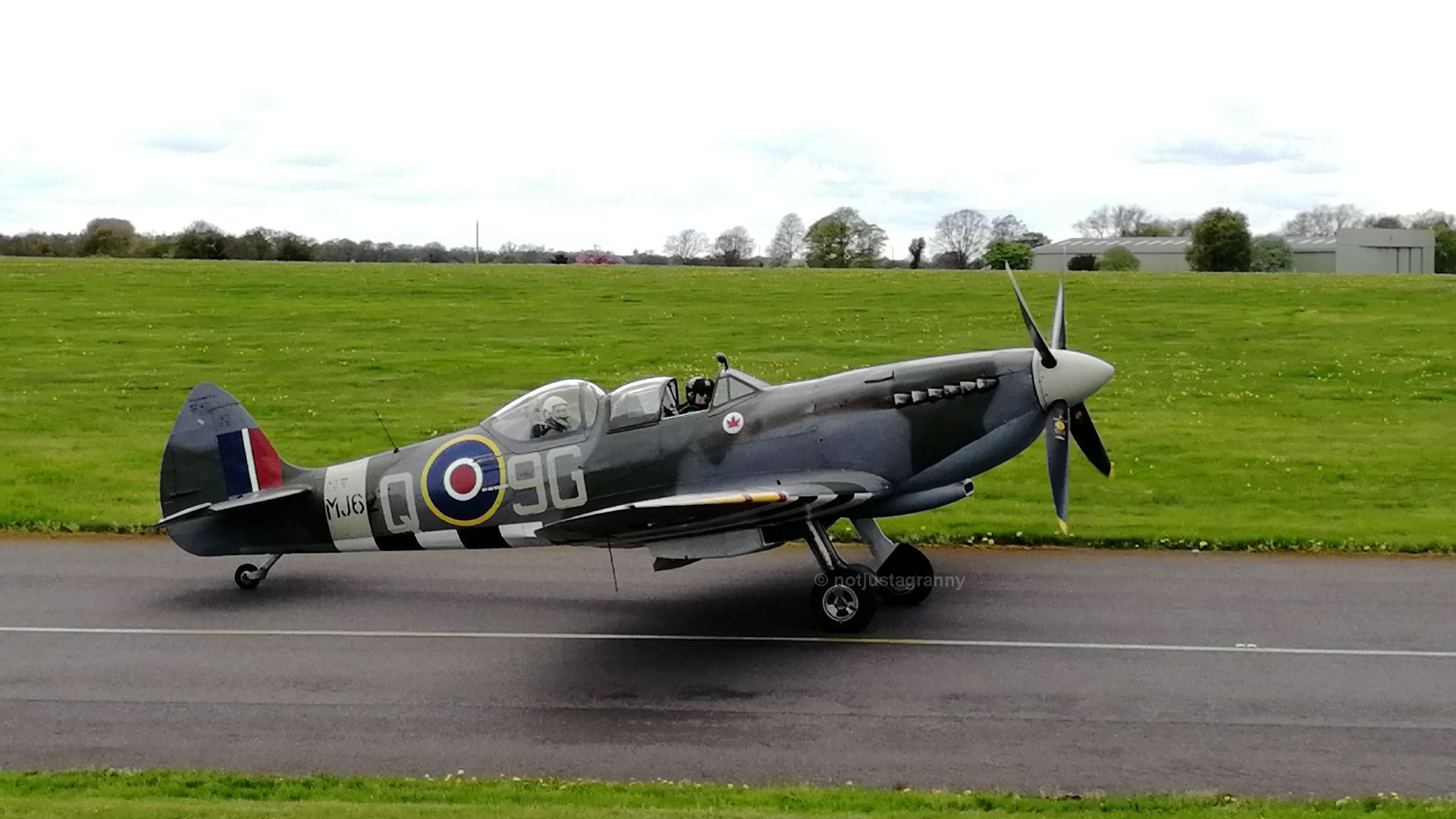flight in a spitfire, biggin hill heritage hangar, ww2 spitfire, flying in a spitfire