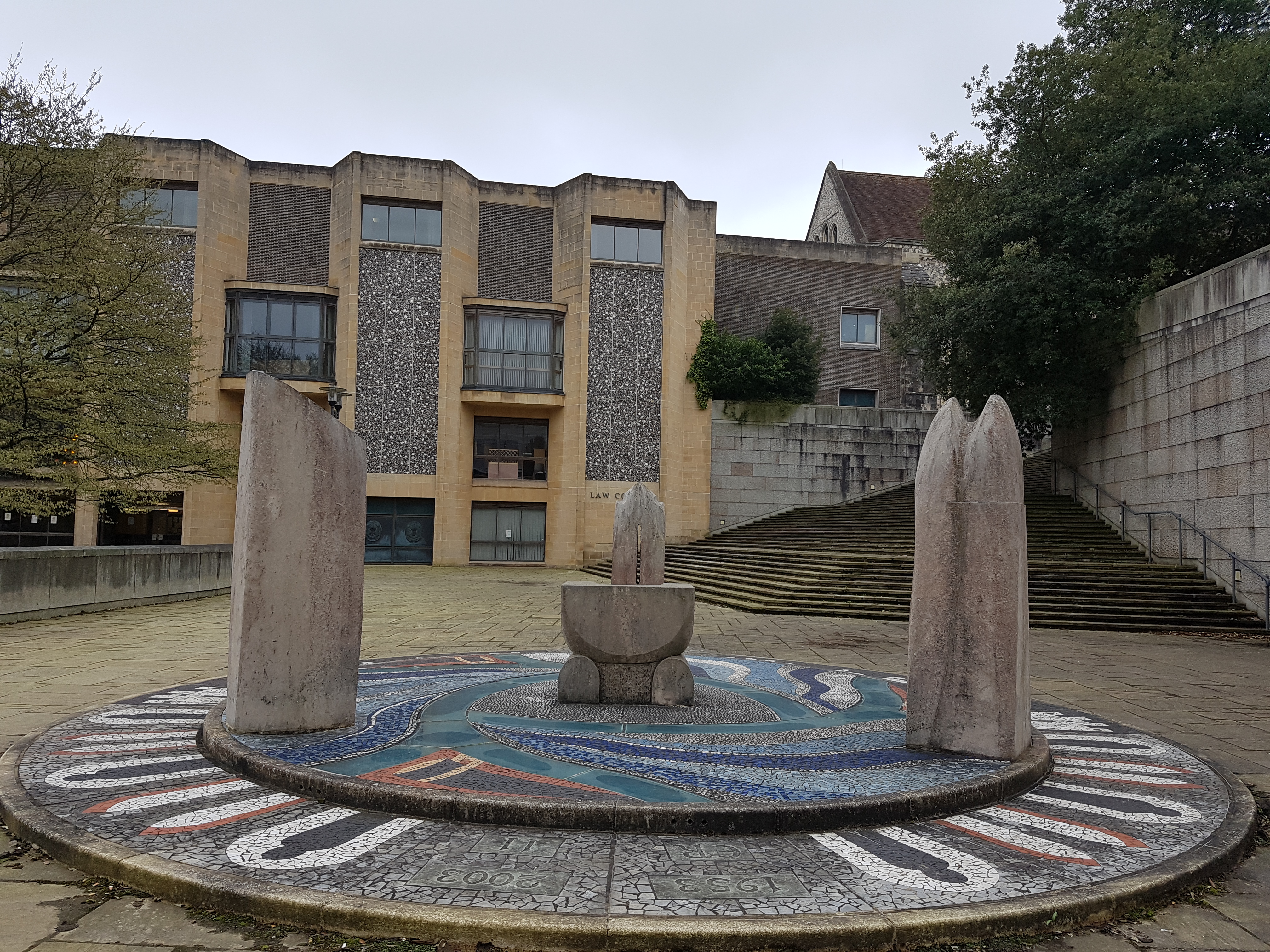 city of winchester, visit winchester, explore, winchester, palace of winchester passageways, hampshire jubilee sculpture, walking the pilgrims way