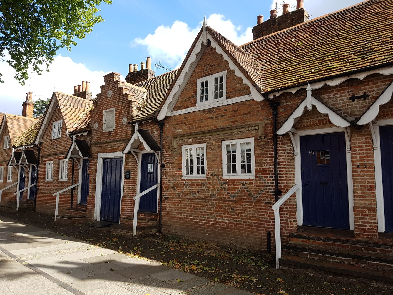 walking the pilgrims way, farnham to guildford, long distance walks in the uk, solo walking for women, farnham castle, the north downs way, churches of england, domesday book town of the england