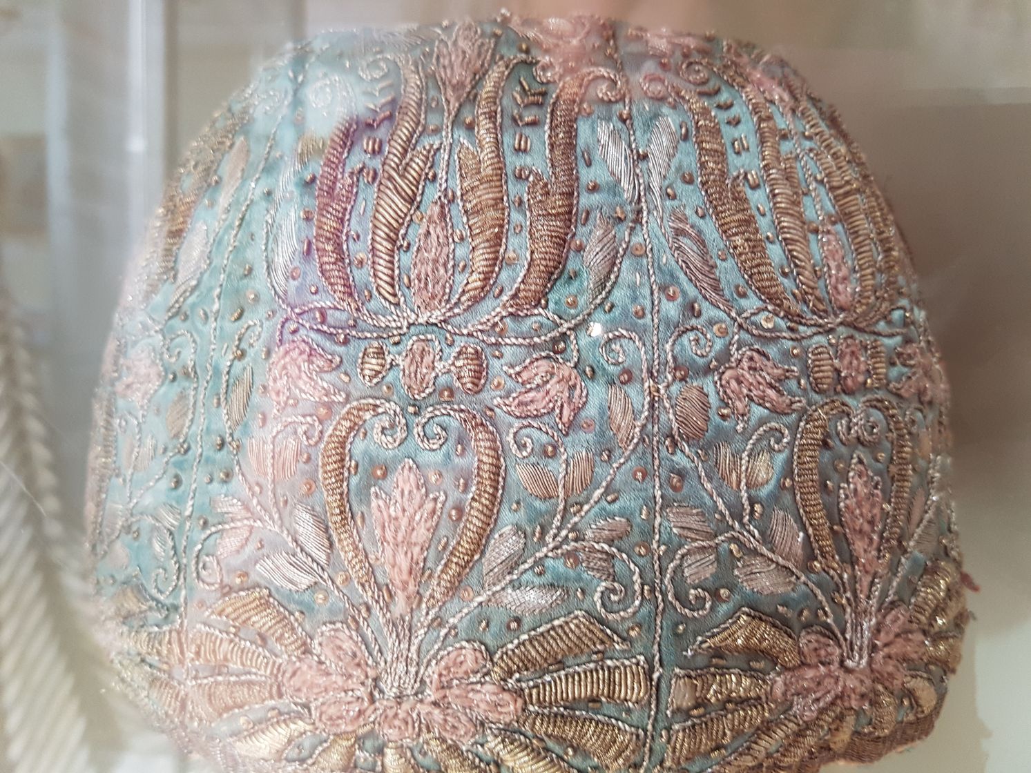 walking the pilgrims way, farnham to guildford, long distance walks in the uk, solo walking for women, farnham castle, the north downs way, churches of england, domesday book town of the england