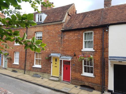 walking the pilgrims way, farnham to guildford, long distance walks in the uk, solo walking for women, farnham castle, the north downs way, churches of england, domesday book town of the england