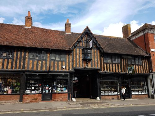 walking the pilgrims way, farnham to guildford, long distance walks in the uk, solo walking for women, farnham castle, the north downs way, churches of england, domesday book town of the england