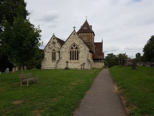 walking the pilgrims way, farnham to guildford, long distance walks in the uk, solo walking for women, farnham castle, the north downs way, churches of england, domesday book town of the england