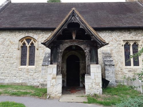 walking the pilgrims way, farnham to guildford, long distance walks in the uk, solo walking for women, farnham castle, the north downs way, churches of england, domesday book town of the england