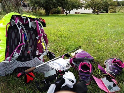 walking the pilgrims way, farnham to guildford, long distance walks in the uk, solo walking for women, farnham castle, the north downs way, churches of england, domesday book town of the england