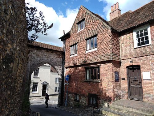 castle arch, guildford castle, explore guildford, saxon guildford, exploring guildford, walking the pilgrims way, long distance walks england, women walking solo