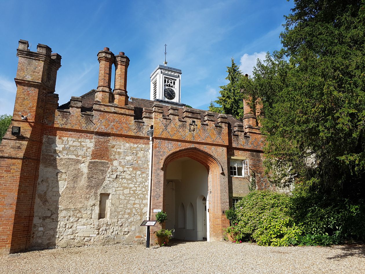 farnham castle, visit farnham castle, castles of the uk, the pilgrims way, walking the pilgrims way, long distance walks of england, women walking solo, history of england, domesday towns of england
