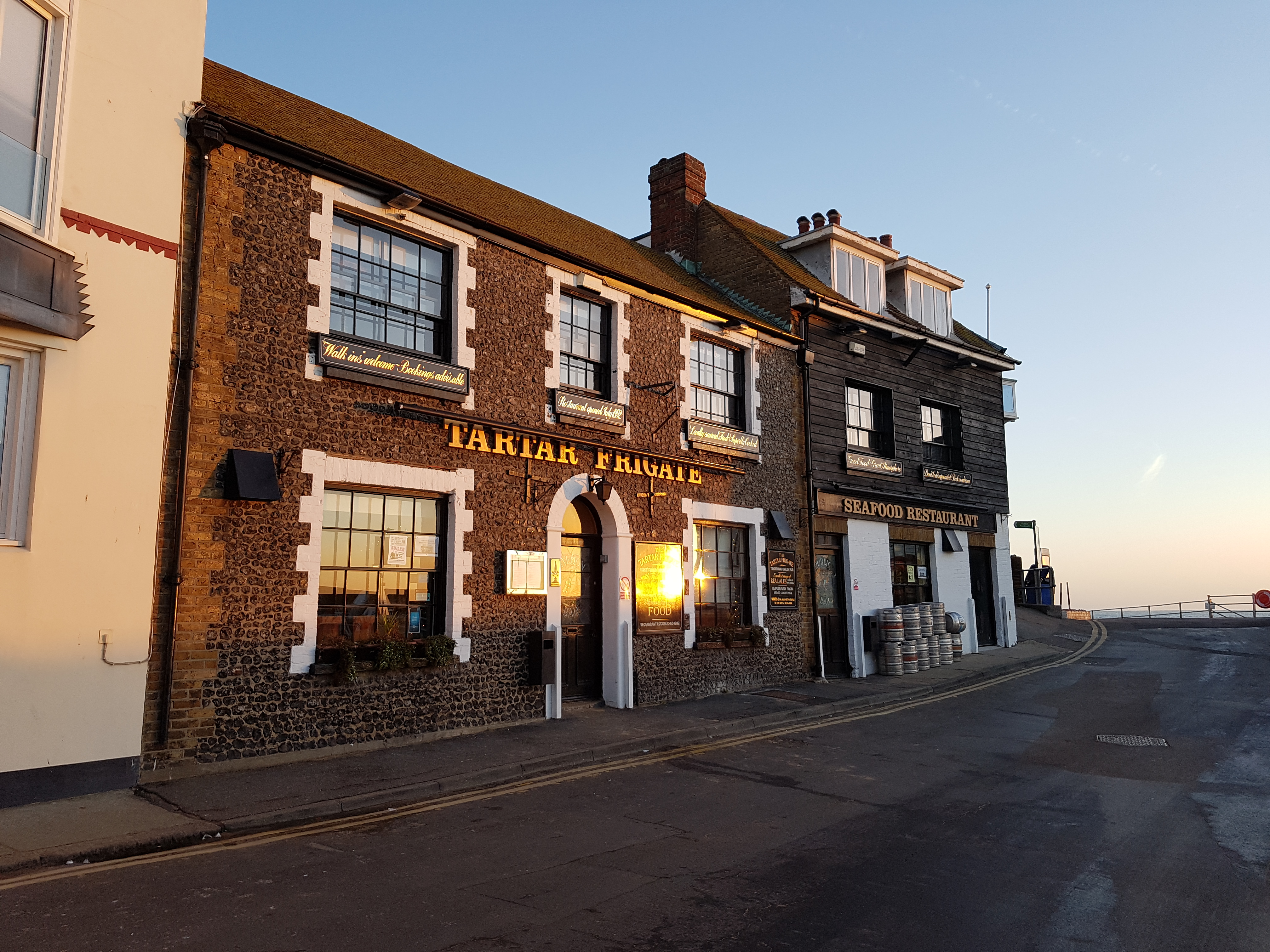 chalk cliffs kent, the tartar frigate pub broadstairs, walks of england, coastal walks of england