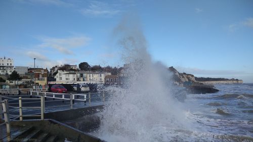 walk 1000 miles, english coast, isle of thanet, walks in england, winter waves at high tide, broadstairs harbour