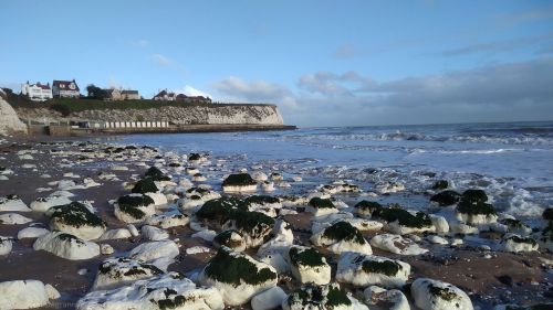 walk 1000 miles, english coast, isle of thanet, walks in england, winter waves at high tide, broadstairs harbour