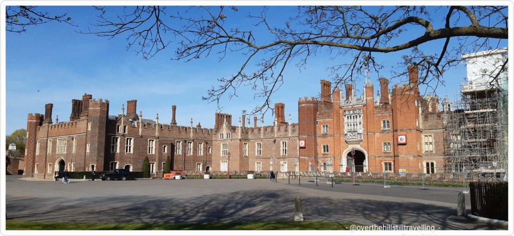 walking the thames path, hampton court palace