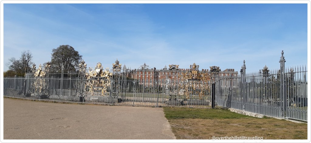 walking the thames path, hampton court palace