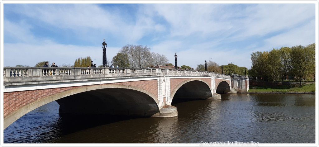 Walking the Thames Path