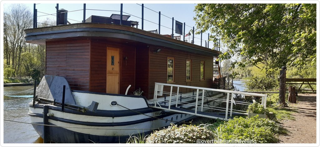 Walking the Thames Path